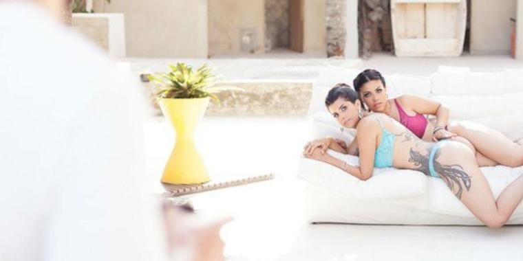 Karina Barros e a noiva inovam no sexo e gostam de sadomasoquismo