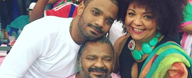 Estado de Arlindo Cruz é grave, porém estável, diz boletim médico