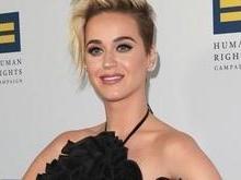 Katy Perry revela que rezava para não ser gay na adolencência