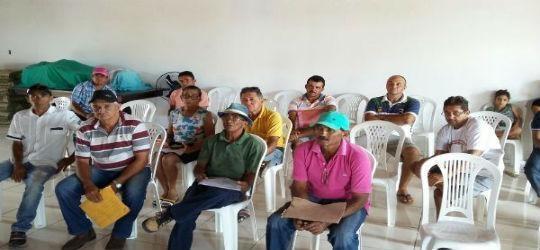 Agricultores participam de reunião sobre sertão irrigado