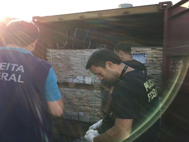 Cerca de 560 kg de cocaína foram apreendidos pela Receita Federal em Salvador (Crédito: Reprodução)