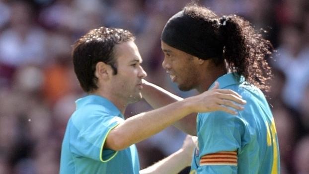 Iniesta exaltou a passagem de Ronaldinho Gaúcho pelo Barça (Crédito: Getty)