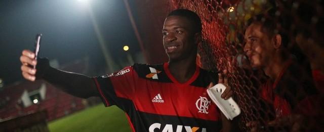 Flamengo protege Vinícius Júnior após quase perder joia