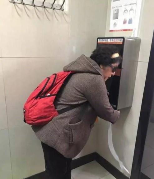 Medida curiosa para evitar desperdício de papel chama atenção