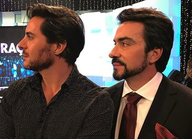 Padre Fábio de Melo brinca e Ricardo Tozzi brincam com semelhança