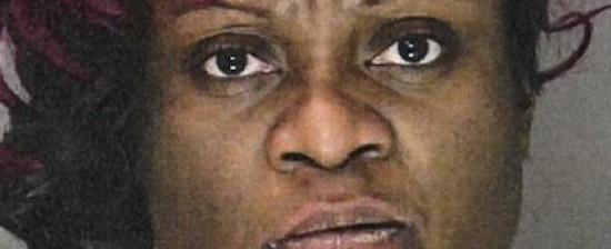 Mãe é presa por tentar matar filha que leu trecho da bíblia errado