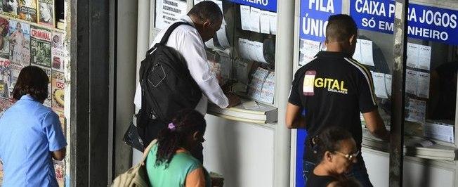 Prêmio da Mega-Sena deste sábado pode chegar a R$ 16 milhões