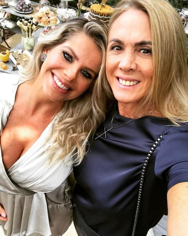 Karina Bacchi revela sexo do bebê em festa temática