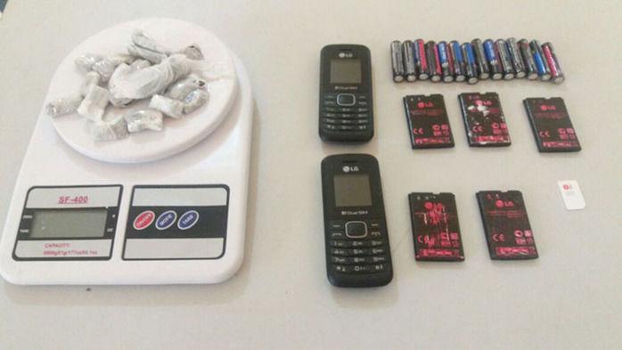 Celulares e drogas são apreendidas no presídio de Esperantina