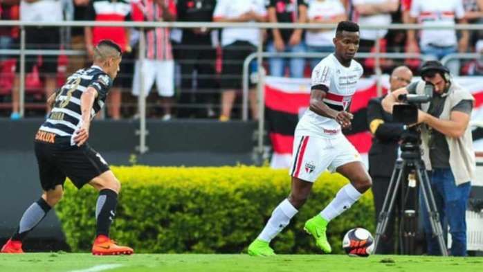 Em jogo tenso, São Paulo e Corinthians empatam no Morumbi
