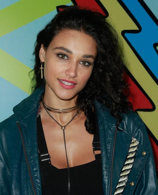 Débora Nascimento nega gravidez: "Deus me livre, não quero!"