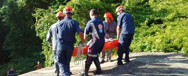 Mulher escorrega e cai de cachoeira de 40 metros em Ilhabela