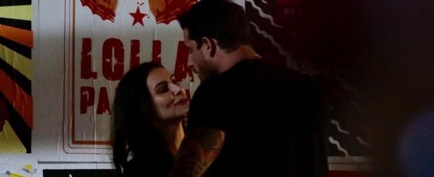 Cleo Pires é flagrada beijando novo namorado no Lollapalooza