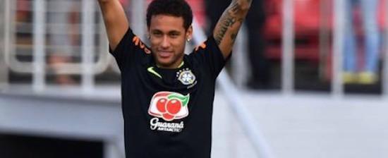 Neymar faz gol improvável em treino da seleção e torcida vibra