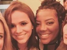 Bruna Marquezine curte balada com famosas após shows do Lolla