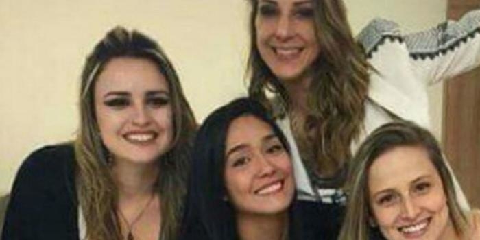 Jogadoras de vôlei lésbicas protestam com humor no "Sapabonde"