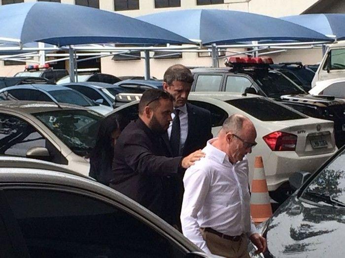 Aloysio Neves, presidente do TCE-RJ, chega à PF