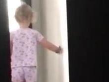 Sheila Mello flagra a filha andando com seus saltos