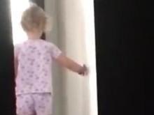 Sheila Mello flagra a filha andando com seus saltos