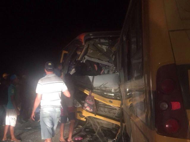 Colisão entre ônibus escolares deixa 7 mortos em Alagoas