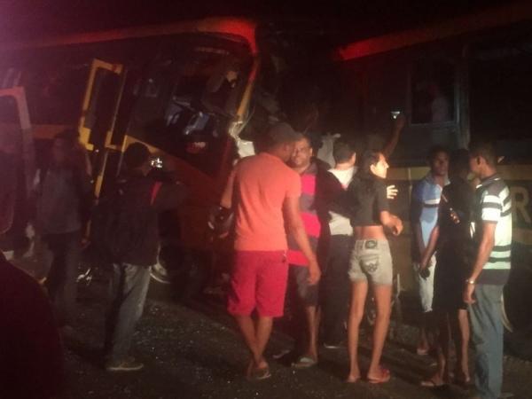 Colisão entre ônibus escolares deixa 7 mortos em Alagoas