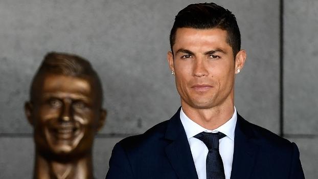 Cristiano Ronaldo esteve na inauguração do nome do aeroporto. E de seu busto polêmico (Crédito: Getty)