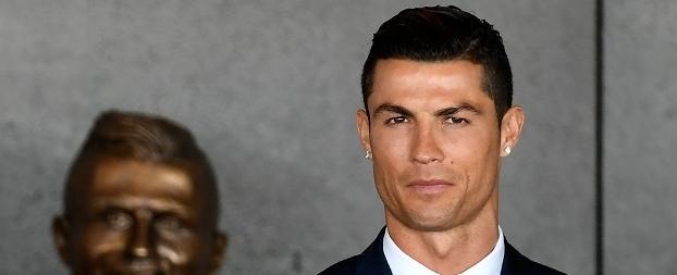 Autor de escultura polêmica de Cristiano Ronaldo se defende