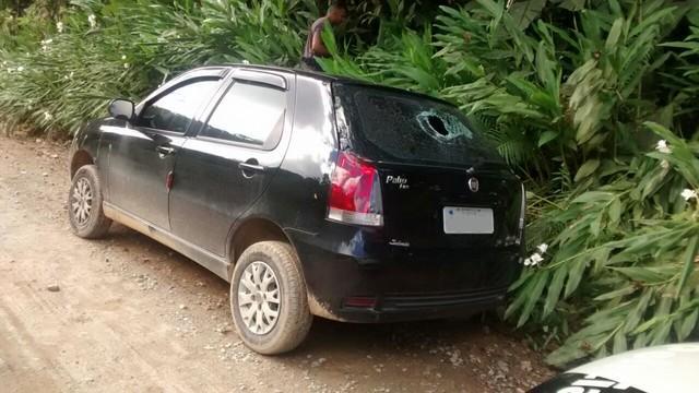Homem descobre traição e mulher é encontrada morta no próprio carro