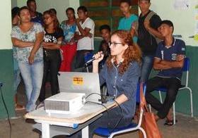 Psicóloga do NASF ministra palestra sobre suicídio para alunos