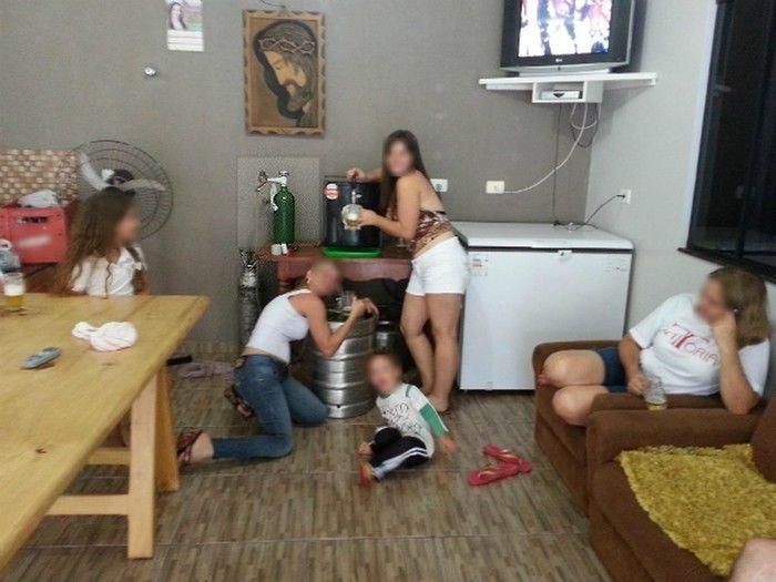 Fotos publicadas em uma rede social por familiares do ex-prefeito mostram o cilindro de oxigênio sendo usado em um barril de chope (Crédito: Reprodução)