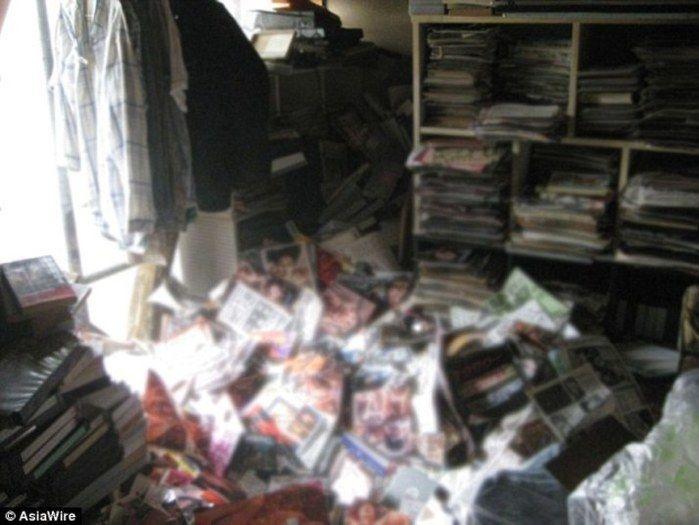 Homem morre esmagado por pilhas de toneladas de revista pornôs