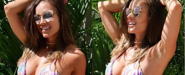 Aryane Steinkopf posa de biquíni e mostra barriga sarada e bumbum