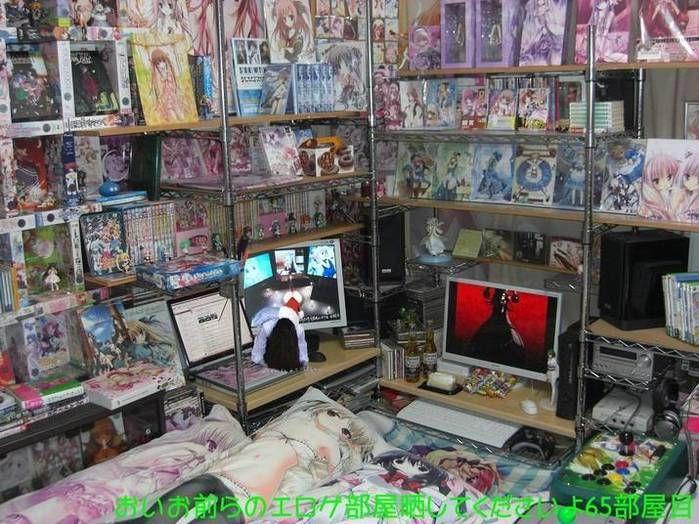 Homem morre esmagado por pilhas de toneladas de revista pornôs