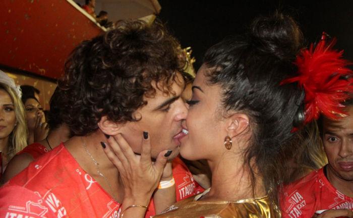 Felipe Roque e Aline Riscado