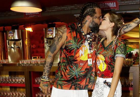Henri Castelo e a mulher Mafe Saad