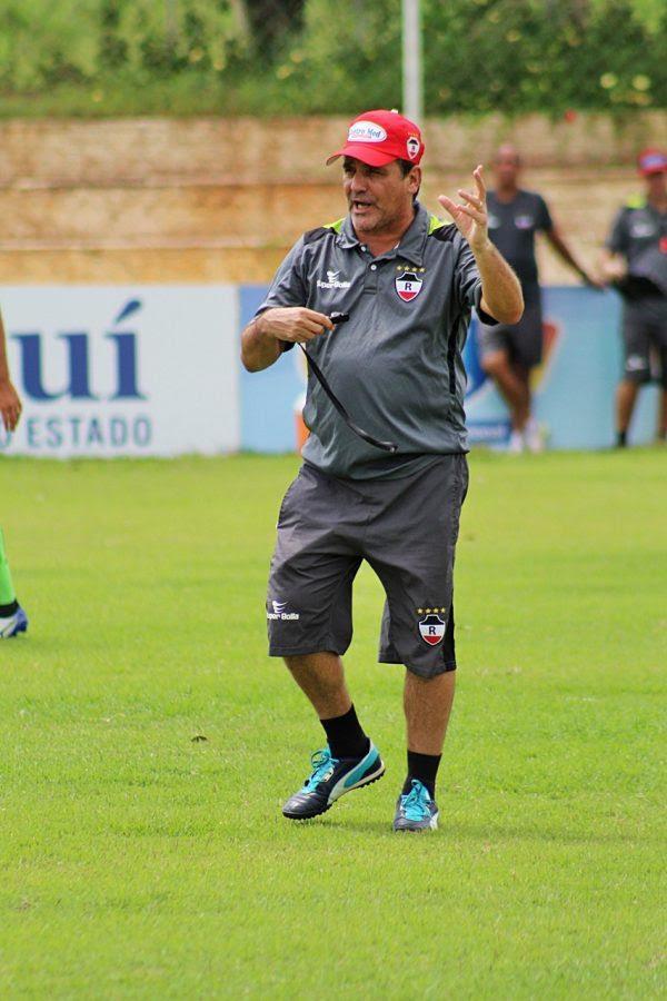 Eduardo Húngaro comanda treino antes de enfrentar o Parnahyba (Crédito: Victor Costa)