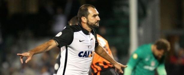Médico do Corinthians diz que Danilo quase teve perna amputada