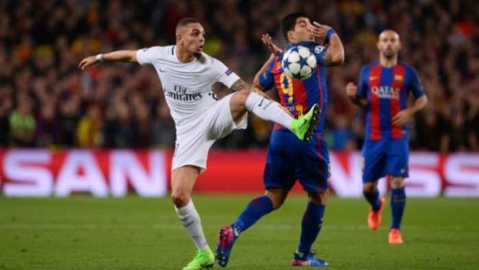 Barcelona faz seis no PSG e avança