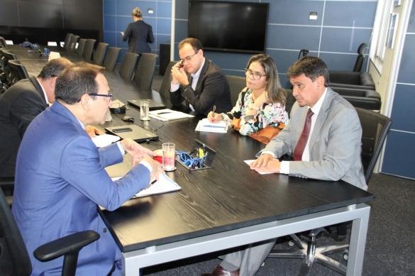 Wellington Dias em audiência com o vice-presidente de Habitação da Caixa Econômica Federal, Nelson Antônio de Sousa