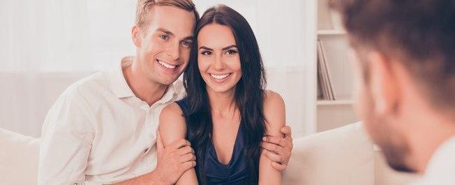 Treinador sexual presencia casais transando e cobra R$ 3 mil