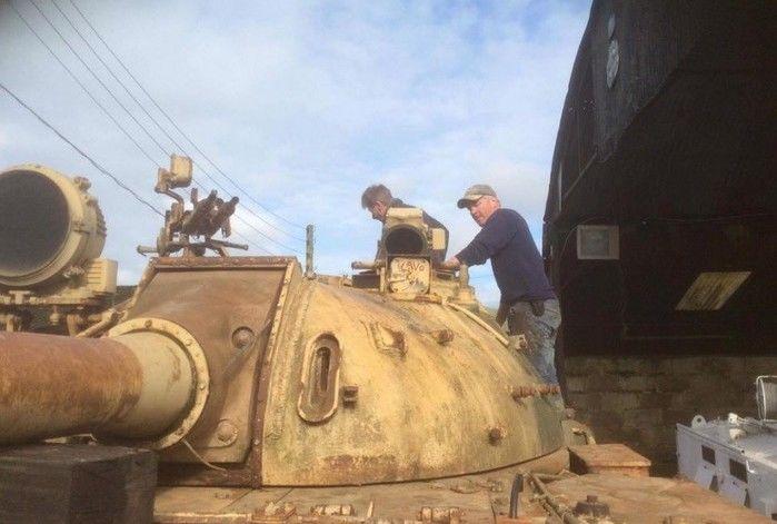 Ingleses acham barras de ouro escondidas em tanque de guerra