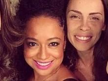 Ex-chiquititas se reúnem no teatro com Fernanda Souza