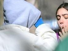 Lourdes Maria, filha de Madonna, fuma 'ciagarrinho suspeito'
