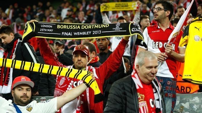 Torcida do Monaco prestou solidariedade ao Borussia Dortmund (Crédito: Getty)