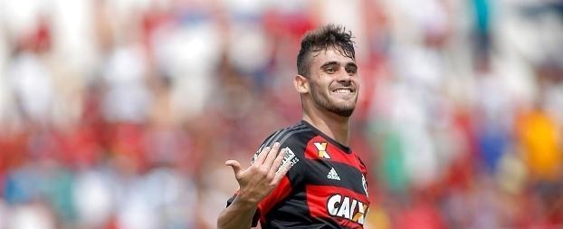 Agente oferece atacante do Flamengo a times da Itália