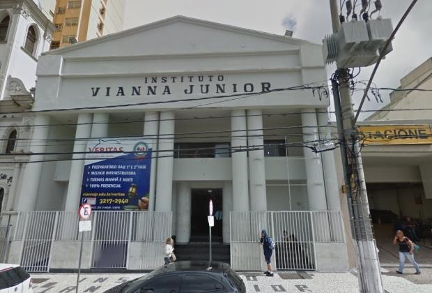Universitária denuncia ter sido expulsa de faculdade por homofobia