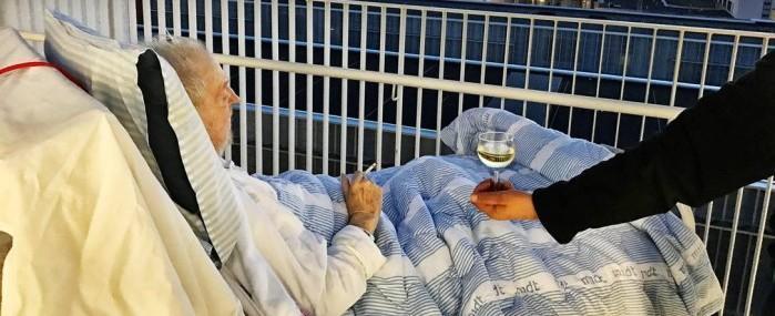 Hospital quebra regra e atende último desejo: cigarro e vinho