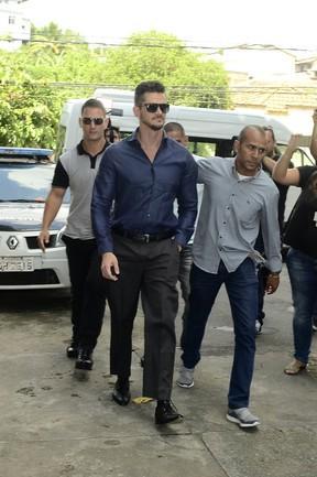Ex-BBB Marcos vai a delegacia depor sobre suspeita de agressão (Crédito: Roberto Teixeira / EGO)