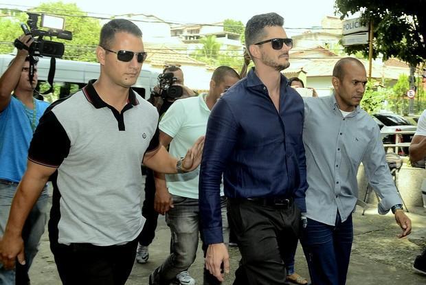 Ex-BBB Marcos vai a delegacia depor sobre suspeita de agressão (Crédito: Roberto Teixeira / EGO)