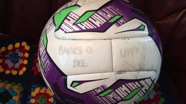 Bola perdida do Banks o'Dee FC (Crédito: Reprodução)